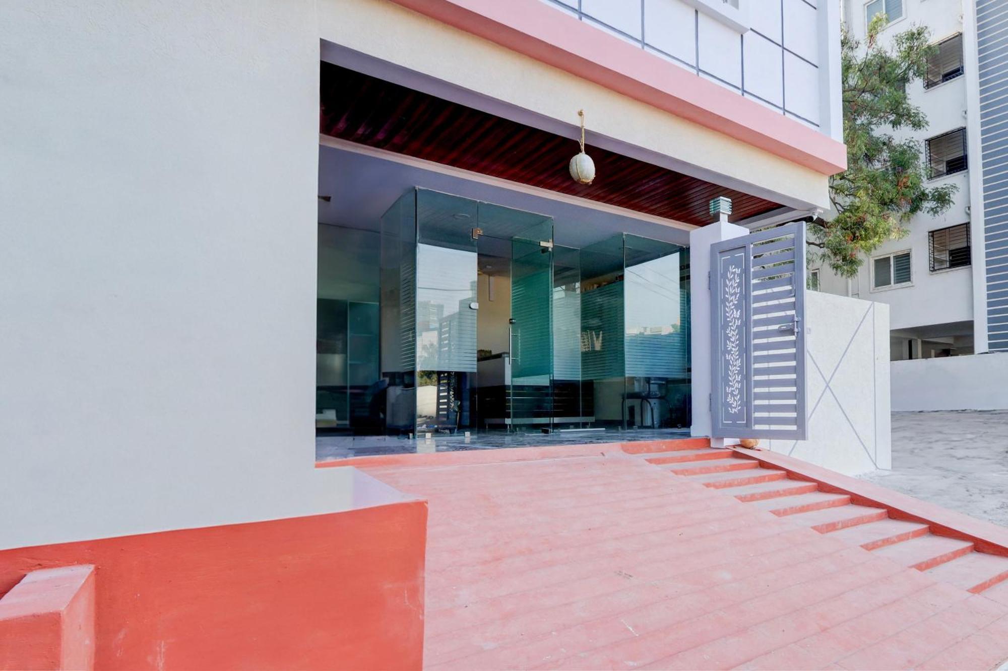 Super Townhouse Nanak Ram Guda Near Waverock Sez Hyderabad Exterior foto