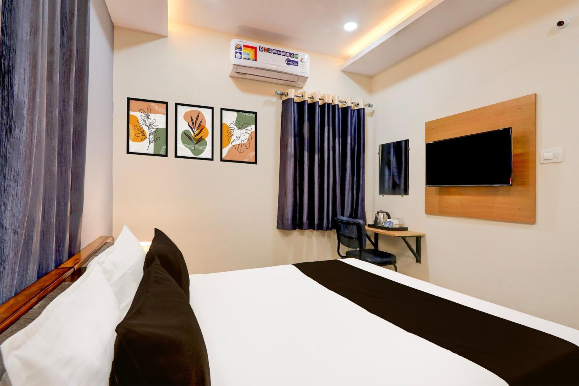 Super Townhouse Nanak Ram Guda Near Waverock Sez Hyderabad Exterior foto